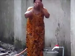 समलैंगिक लड़की बीएफ अंग्रेजी में फुल एचडी मुड़ द्वारा क्षेत्र में लड़की को पकड़ता है